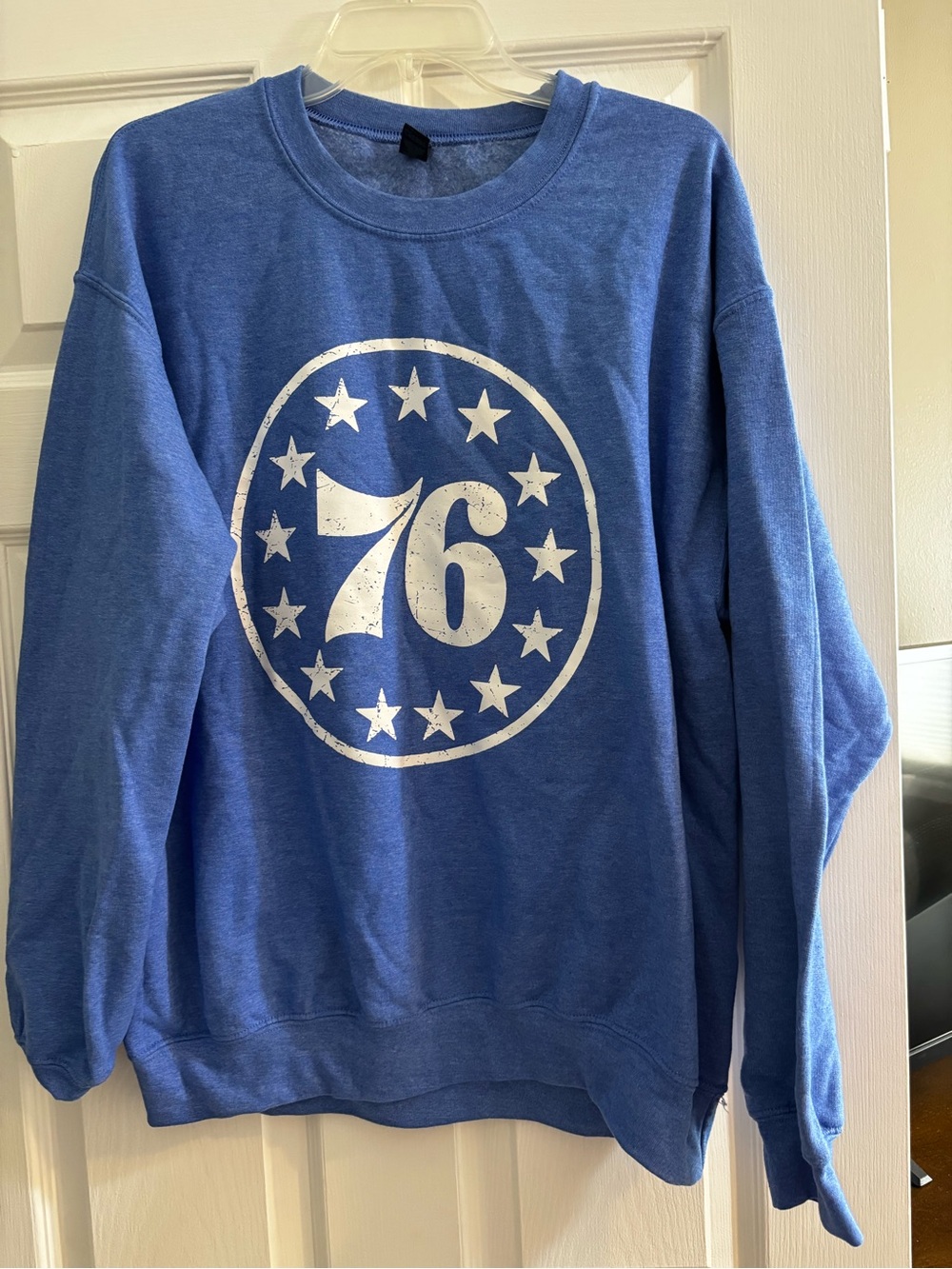 76ers Gildan Blue Crewneck Sweatshirt with White 76 Graphic unisex